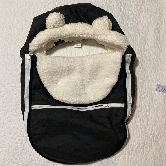 Caruili Stroller Cover in Cozy White Fleece & Waterproof Black Fabric - Picture 1 of 9